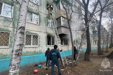 Пять расчетов МЧС прибыли на пожар в жилом доме Благовещенска ГУ МЧС России по Амурской области