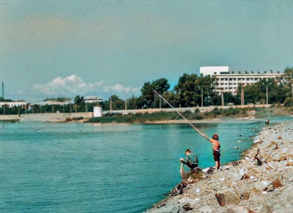 Юные рыбаки на реке Амур, 80-ые годы