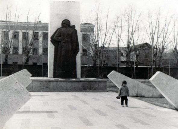 Мемориальный ансамбль памяти амурчан, павших в Великой Отечественной войне. Город Благовещенск, площадь Победы