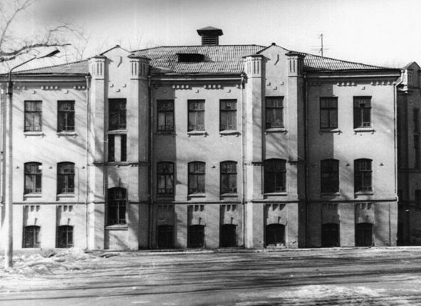 Школа № 2  на ул. Лазо, 42 (вид со двора), 1980-е годы