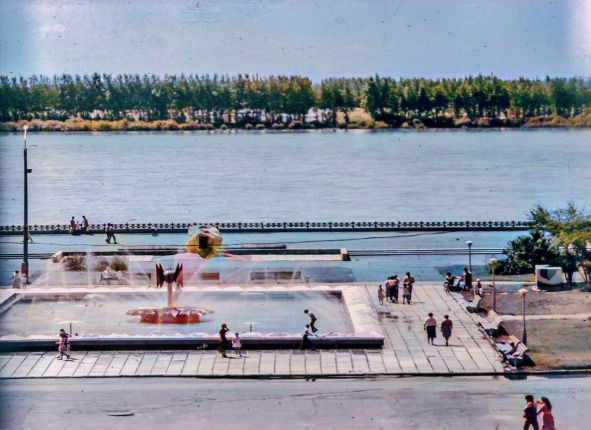 Фонтан на берегу Амура в Благовещенске, старая набережная
